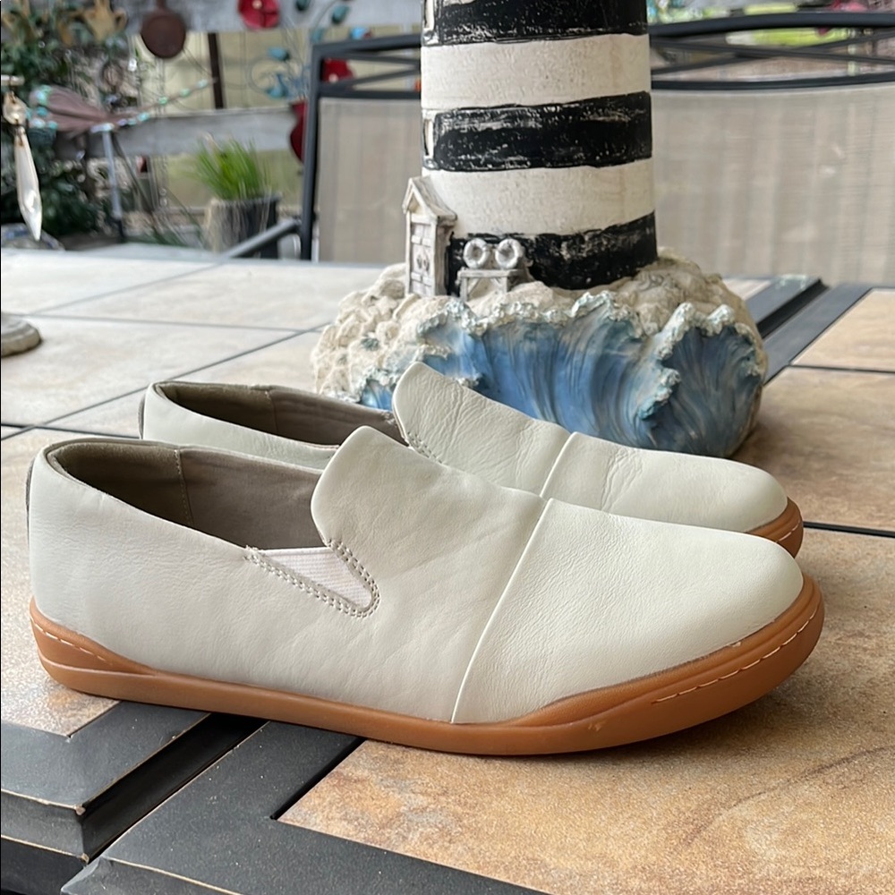 🔥SOFTWALK CREAM COLORED Slip-On Shoes